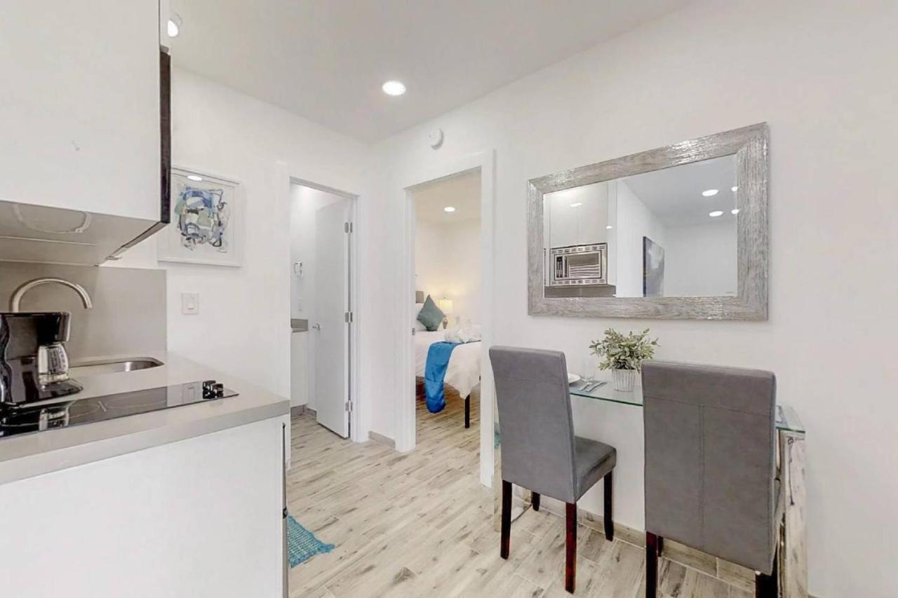 Newly Renovated 1 Bedroom Apt Designer Unit # 3 데이니아 비치 외부 사진